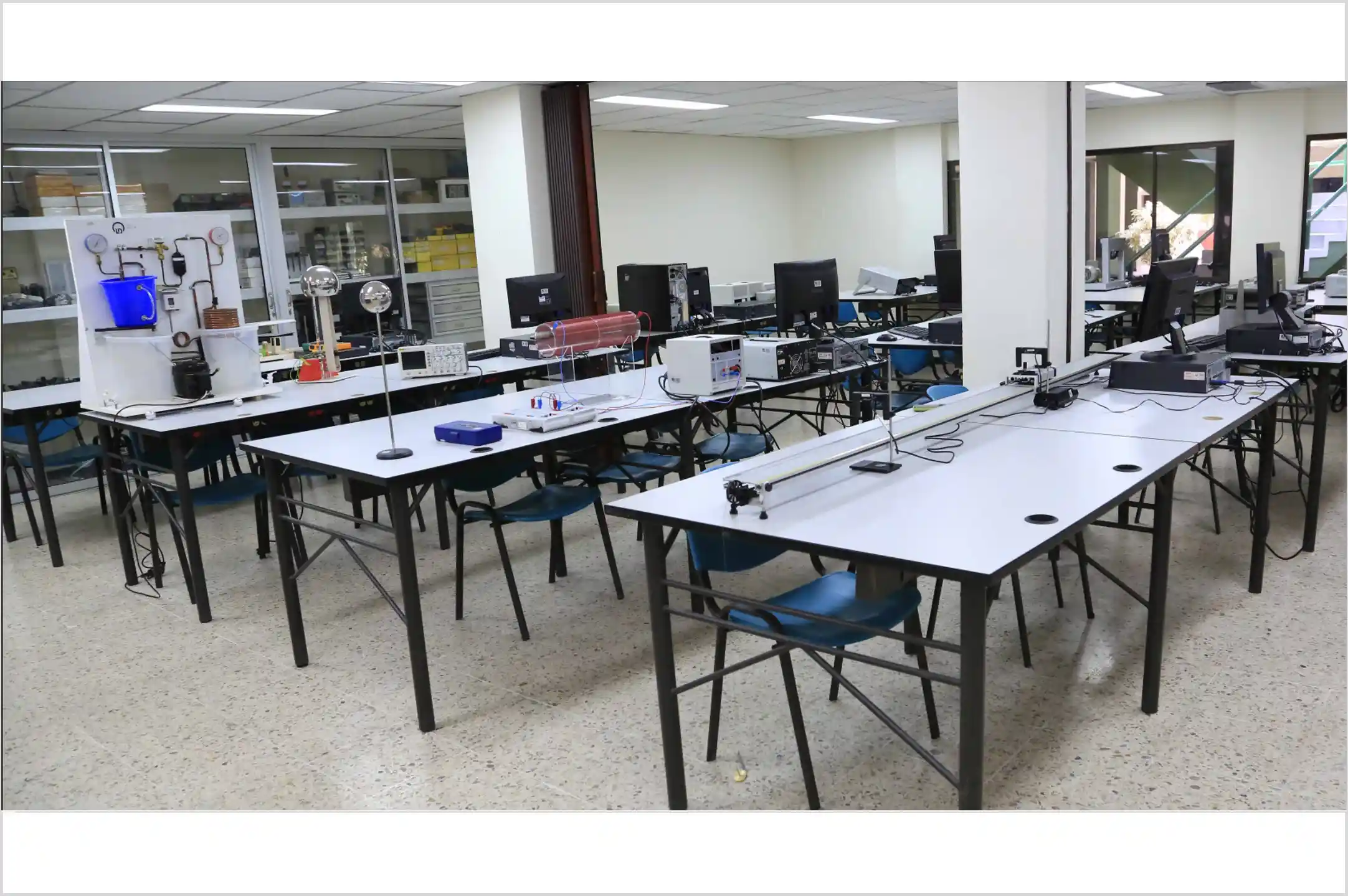 universidad cooperativa Colombia mobiliario laboratorio física